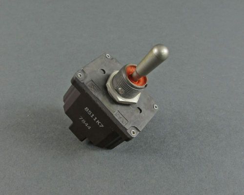 Toggle Switch 8511K7 SPST Single-Throw Momentary Cutler Hammer 28 VAC