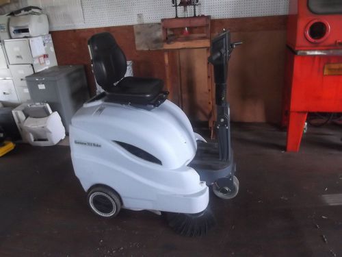 IPC EAGLE GANSOW 512 ELECTRIC RIDER STREET SWEEPER  Brooms &amp; Sweepers