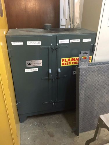 USED FLAMMABLE SAFETY STORAGE CABINET
