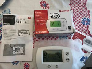 Honeywell TH5220D1029 Wall Thermostat Heat Cool Non-Programmable Focus Pro 5000