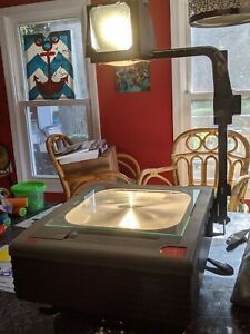 3M 2000 AG Compact Portable Overhead Projector with film paper