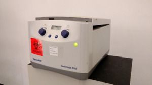 EPPENDORF 5702 CENTRIFUGE WITH ROTOR AND BUCKETS