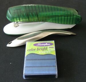 SWINGLINE / STAPLER WITH REMOVER AND COLOR BRIGHT STAPLES