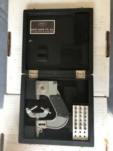 Carl Mahr Marameter Thread Snap Gage Frame with Case and Anvil Set (Model 5-35)