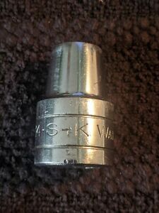 S - K  WAYNE  7/16&#034;,  SHORT,  6 POINT,  1/2&#034; DRIVE  SOCKET, ( 40114 )  MADE  USA