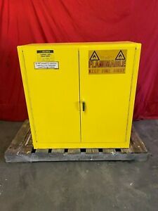 Justrite 25300 Flammable Liquid Storage Cabinet 30 Gallon Capacity