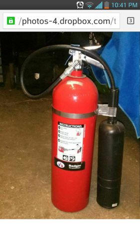 Badger 15 lb CO2 Fire Extinguisher w/ Wall Hook