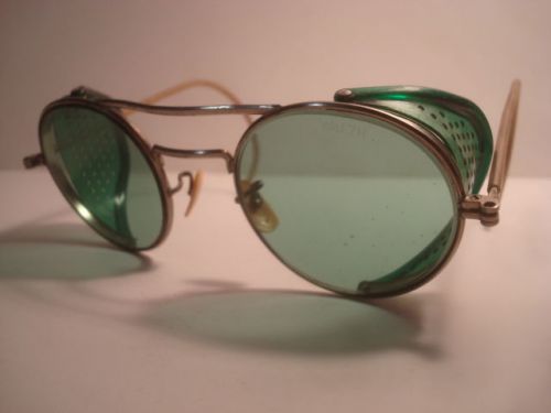 VINTAGE WILSON 1.7H GREEN TINT SAFETY GLASSES w/SIDE PROTECTORS.  WRIE FRAMES.