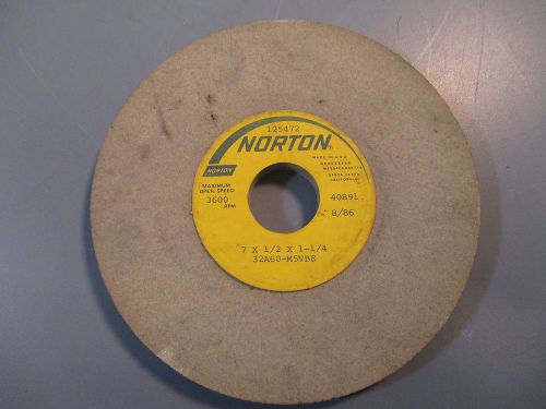 Norton 7&#034; x 1/2&#034; x 1 1/4&#034; Grinding Wheel, 32A60-M5VBE, 3600 RPM, NWOB