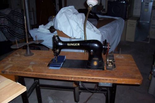 Industrial Sewing Machine Singer Model 31