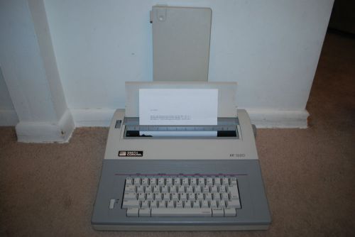 Smith Corona XE1950 electric typewriter with snap on key cover