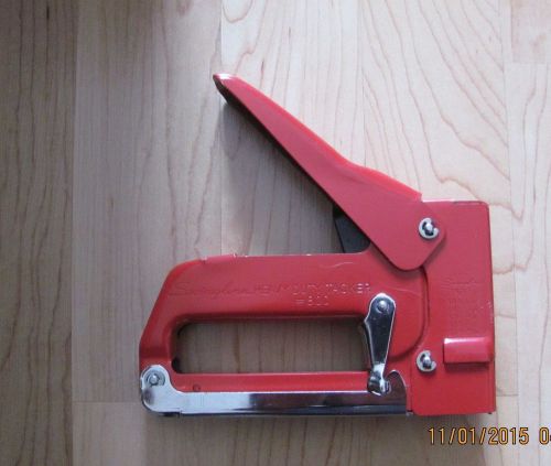 SwinglineHeavy Duty Staplegun No 800 with 9 Boxes of Staples Included.