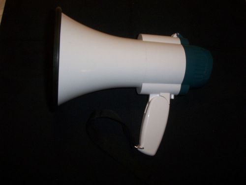 great working bullhorn ,,,BE LOUD AND BE HEARD !!!!FOLDS UP,STRAP, FEATURES !!!!