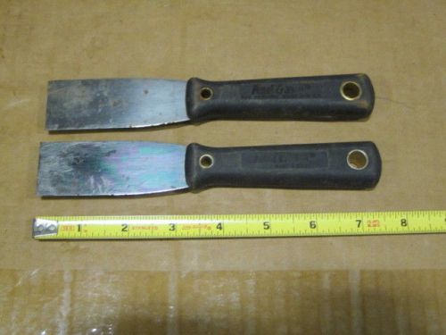 2 RED DEVIL 1-1/4&#034; PUTTY KNIVES ~GOOD CONDITION~