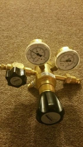 Harris specialty gas regulator hp722-016-680-be with stop valve for sale