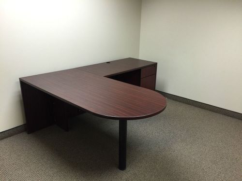L-SHAPE DESK w/ RIGHT RETURN by MARQUIS OFFICE FURN in MAHOGANY COLOR LAMINATE