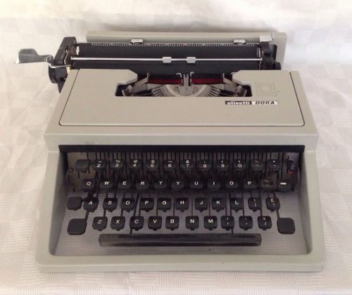 Vintage Olivetti Dora Typewriter In Original Case Made In Italy Working