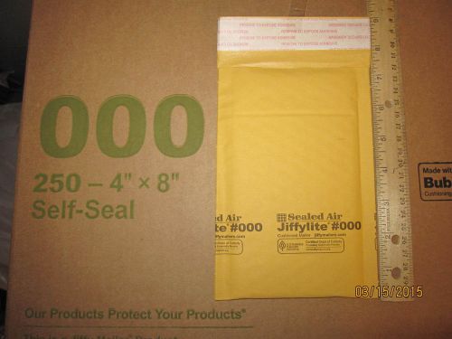 Case of 250 - Jiffylite #000 4&#034;x8&#034; Cushioned Bubble Mailers Self-Seal
