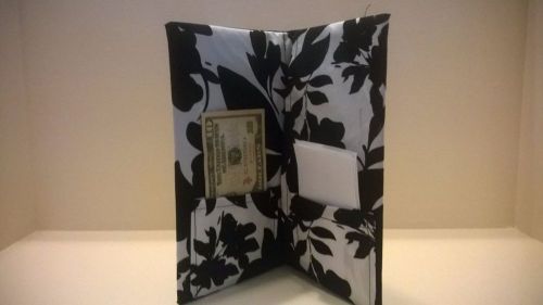Black and White Flower Print Serverbook and Check Presenter Cover
