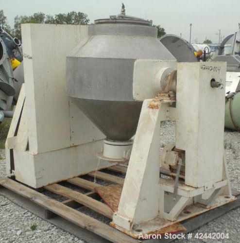 Used- gemco double cone blender, 10 cubic feet, 304 stainless steel. 39&#034; diamete for sale