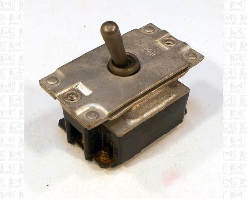 Cutler Hammer 3PST Toggle Switch 125 VAC 15 Amp AN3226-2