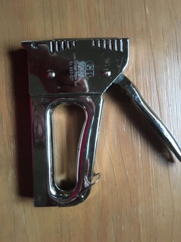 GARDNER BENDER LOW VOLTAGE STAPLE GUN WITH 625 1/4&#034; STAPLES MSG-3102 GB