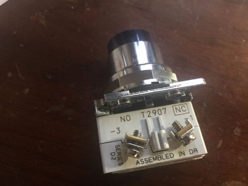Cutler Hammer 10250T25B Push Button, Extended Head with T2907 N.O, N.C. Contacts