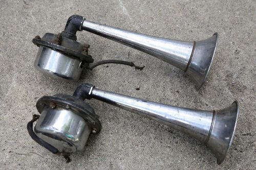 Set of (2) Vintage Automobile Car Fire Truck Boat Marine Locamotive Air Horns