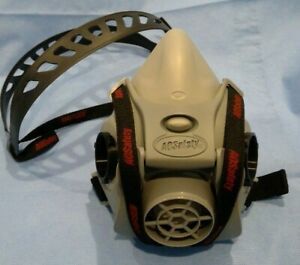 AO Safety Quick Latch 8000 Respirator Half Mask Respiratory Protection, Medium