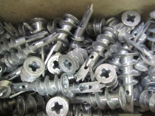 RED HEAD E-Z Concrete Anchors Screws Lot of 100 3/8&#034; x 2 1/2&#034; Fastening System