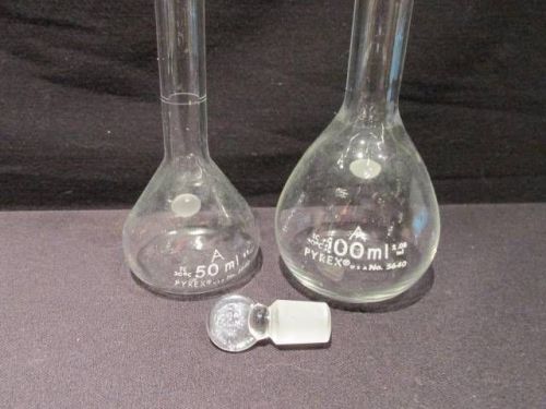 Pyrex pair  vintage volumetrix flasks #5640 100 ml with stopper &amp; 50 ml without for sale