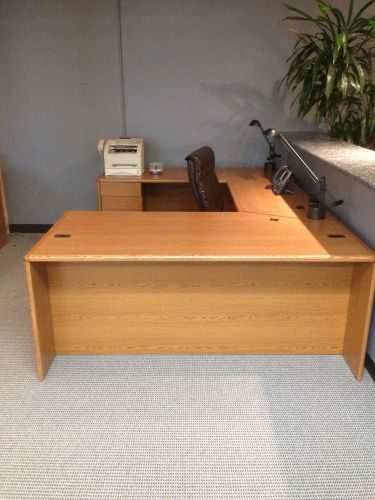 HON Company Desk, R/Sgl Ped, 72&#034;X36&#034;X29-1/2&#034;, Harvest [ID 144553] w/Bridge NICE!