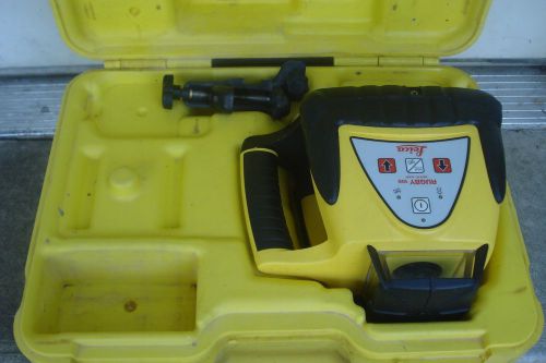 Leica rugby 100 self leveling rotary laser level for sale