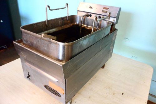 Heavy duty commercial &#034;star&#034; electric counter top fryer for sale