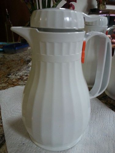 BAKERS &amp; CHEFS INSULATED COFFEE SERVER WHITE PUSH BUTTON LID - 44 OZ-MADE IN USA
