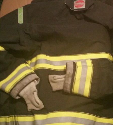 **RARE** FIREFIGHTING TURNOUT COAT WITH DRAG RECOVERY SYSTEM