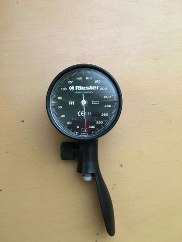 VINTAGE RIESTER SHOCK PROOF O124 BLOOD PRESSURE ANEROID GERMANY  MADE