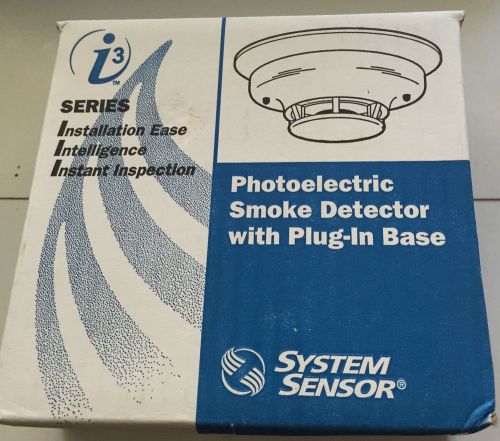 System Sensor 2WT-B 2-wire Photoelectric i3 Smoke Detector with a 135°F Fixed