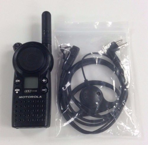 Motorola CLS1110 5-Mile 1-Channel UHF 2-Way Radio Good Condition w/ earpiece