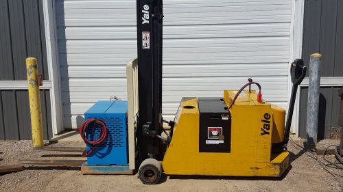 Yale walkie stacker counterbalance forklift 3000lb electric lift mcw030 -charger for sale
