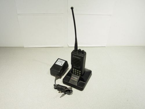 Motorola GTX H11UCD6CB1AN 800MHz Handheld Two-Way Radio w/ Charging Stand Tested