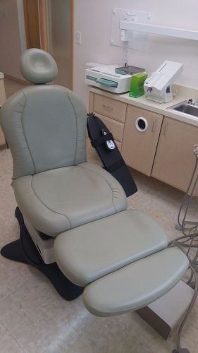 Midmark Chair table with Ritter 355 Procedure light and Asepsis21