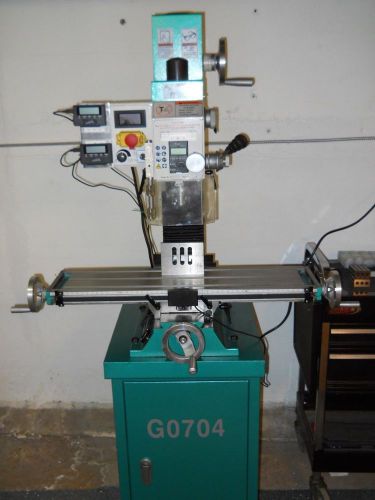 GRIZZLY G0704 MILLING MACHINE WITH STAND.