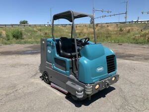 Tennant M20 Sweeper Scrubber Ride On Floor Machine