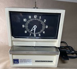 Vintage Time Clock Cincinnati Time Recorder Co.  010011SS With Keys Works