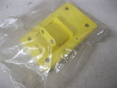 Crouse hinds e1002-1 yellow 2 wire receptacle new for sale