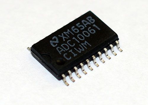 National ADC10061CIWM 10-Bit 600ns A/D Converter with Input Multiplexer