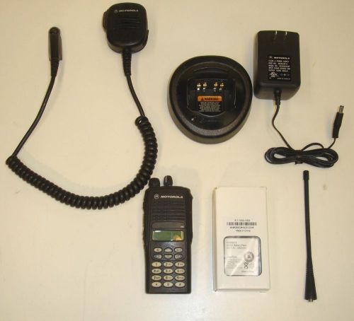Motorola HT1250 UHF 403-470MHz,128 Ch, Full Keypad, FRS/GMRS 28 Available.
