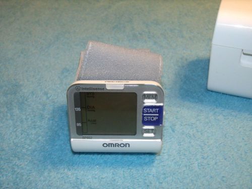 Omron IntelliSense BP652 Blood Pressure Monitor - Automatic