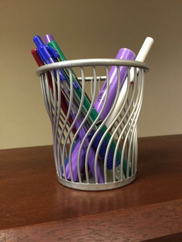 Beautiful Frosted Pen Organizer (Silver)